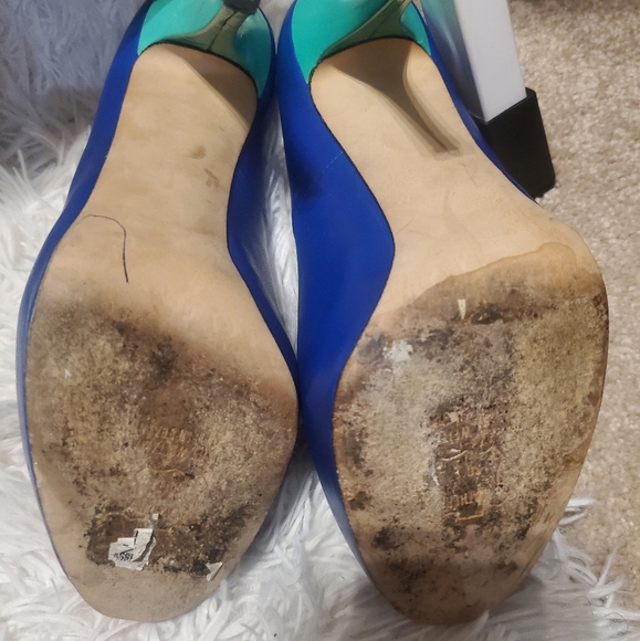 Stuart Weizmann blue and green shoes size 8.minor scratch on back of heels - Picture 7 of 7